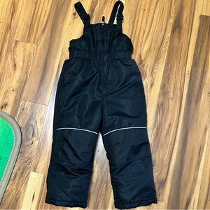 Kids Black Snow Bib / Snow Pants - Size 5T (A)